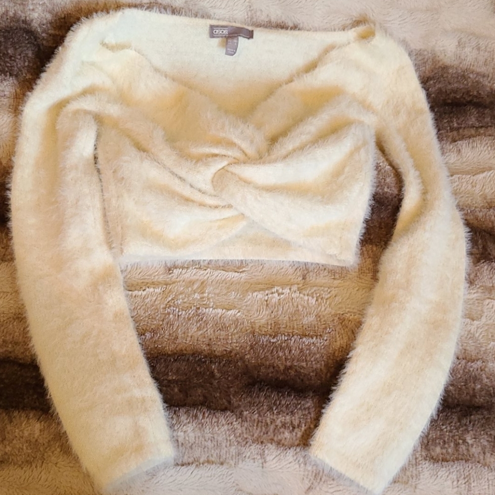 Cropped Sweater - Picture 4 of 5